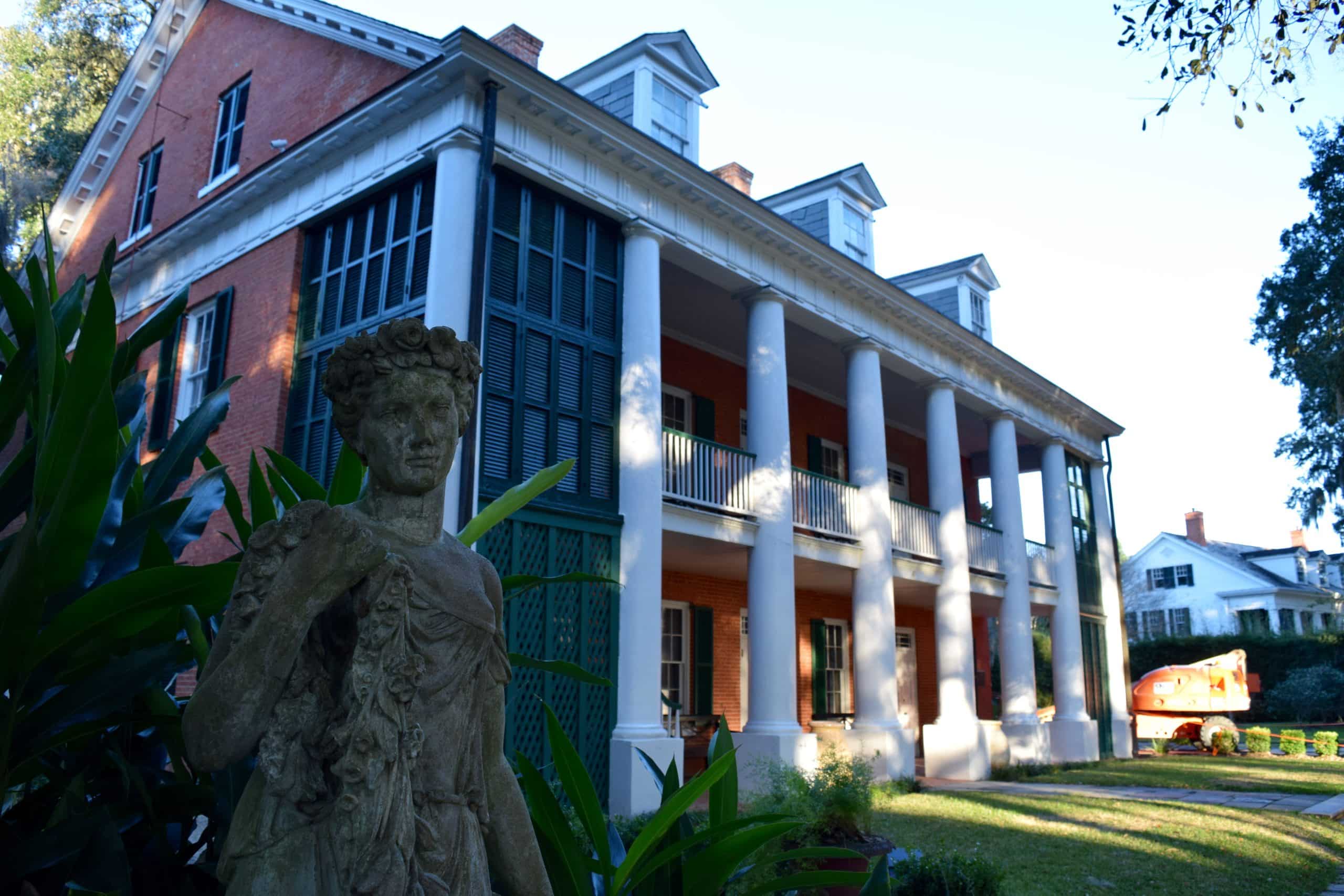 Shadows-on-the-Teche front of home with statue